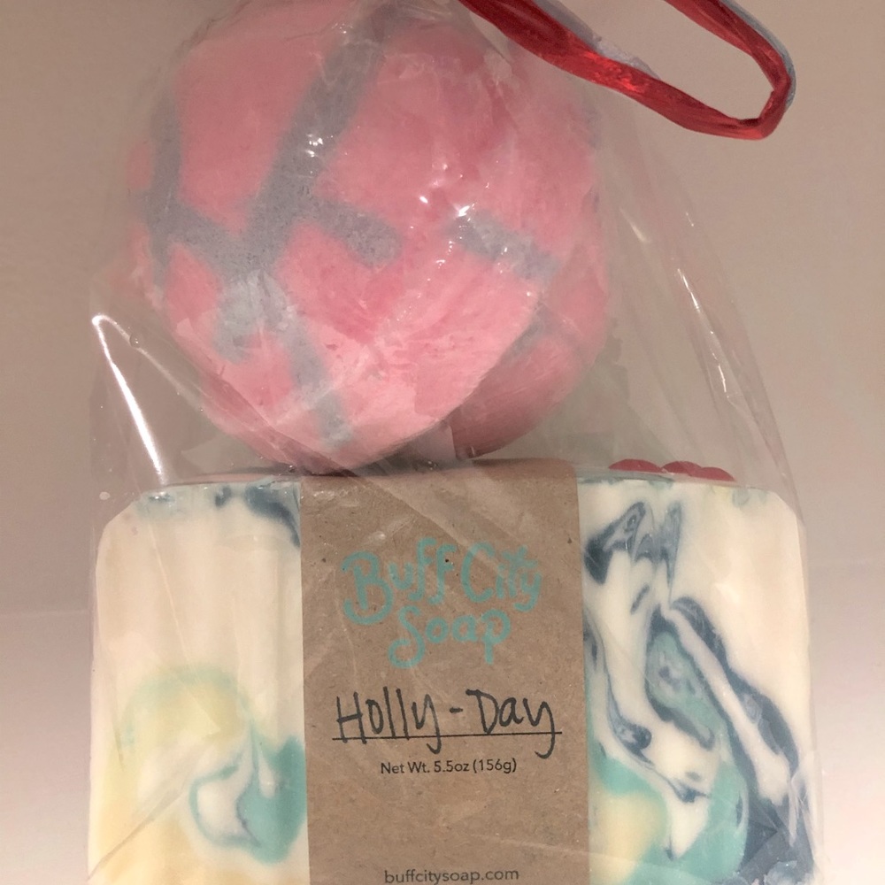 Buff City Soap Holiday 2 pc bath bomb and moisturizing bar